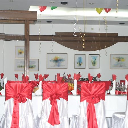 Hotel Select Tulcea Bagian luar foto