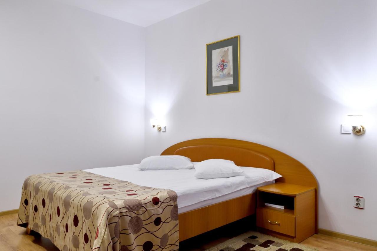 Hotel Select Tulcea Bagian luar foto
