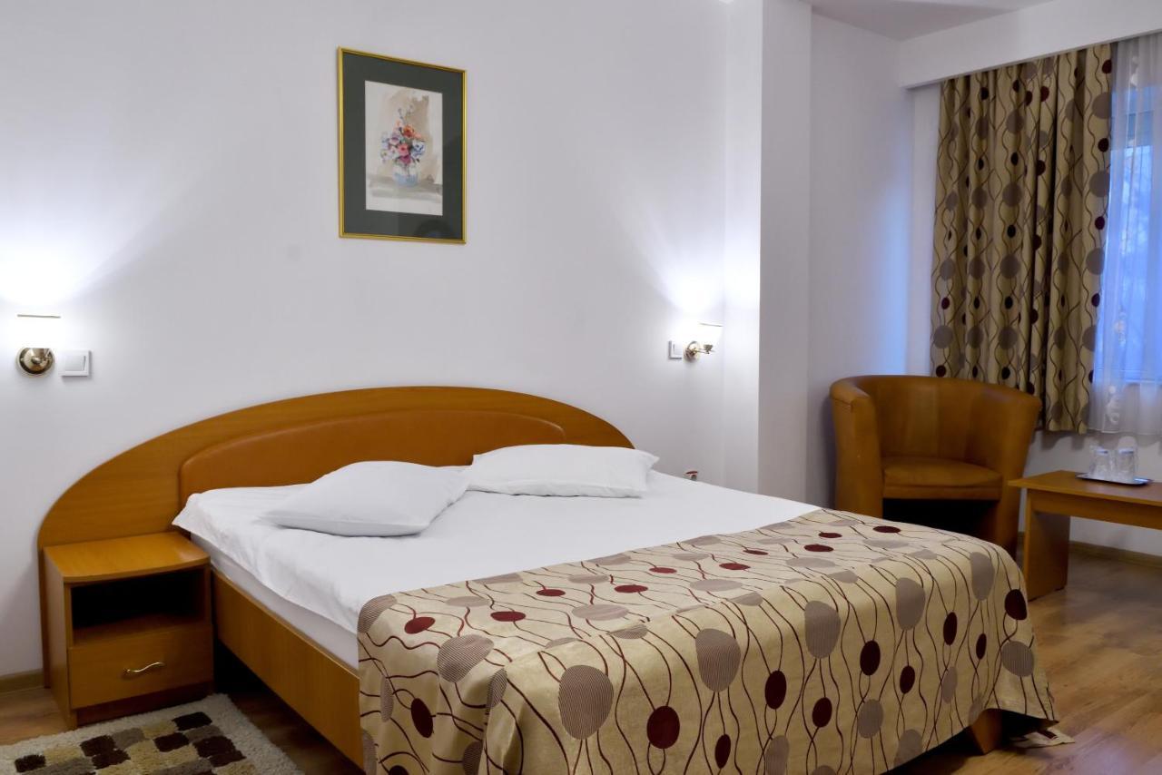 Hotel Select Tulcea Bagian luar foto