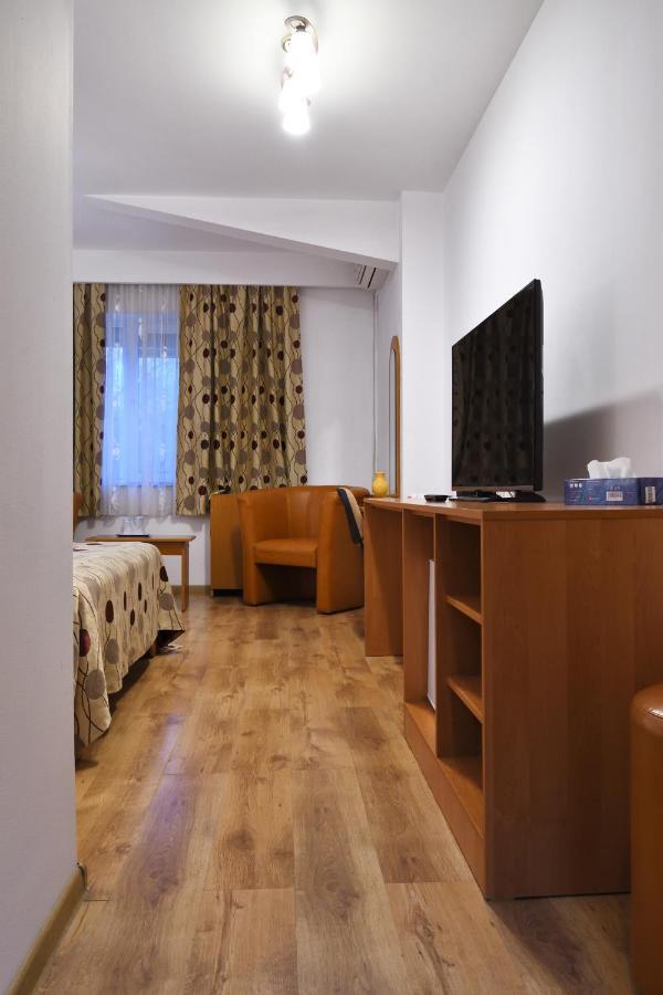 Hotel Select Tulcea Bagian luar foto