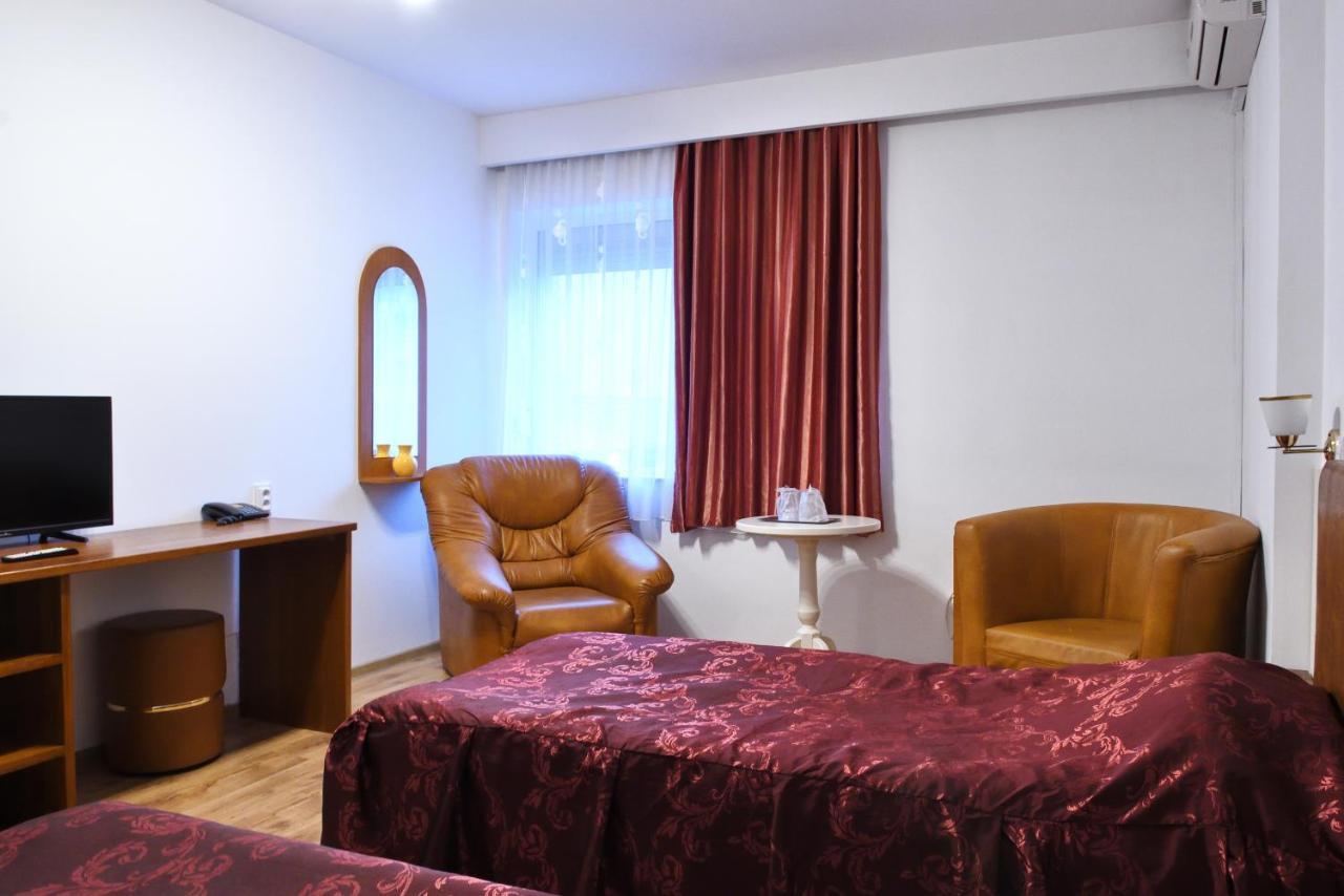 Hotel Select Tulcea Bagian luar foto