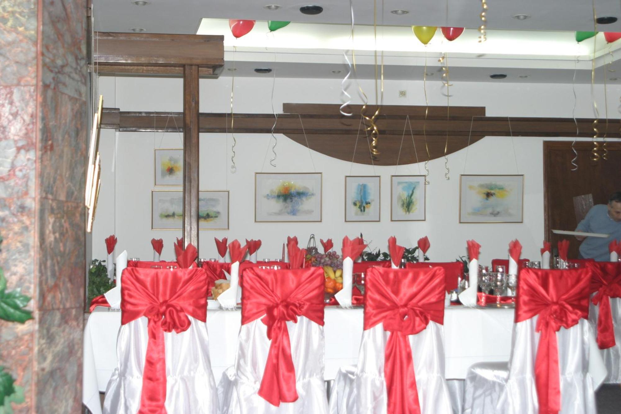 Hotel Select Tulcea Bagian luar foto