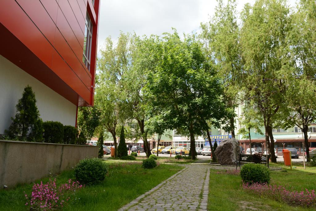 Hotel Select Tulcea Bagian luar foto