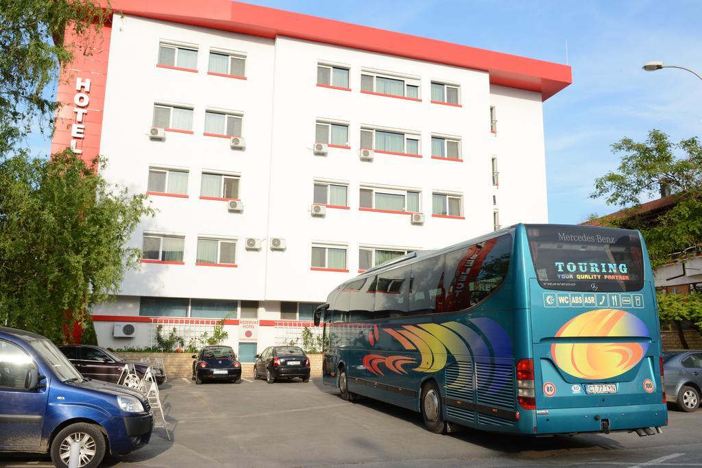 Hotel Select Tulcea Bagian luar foto