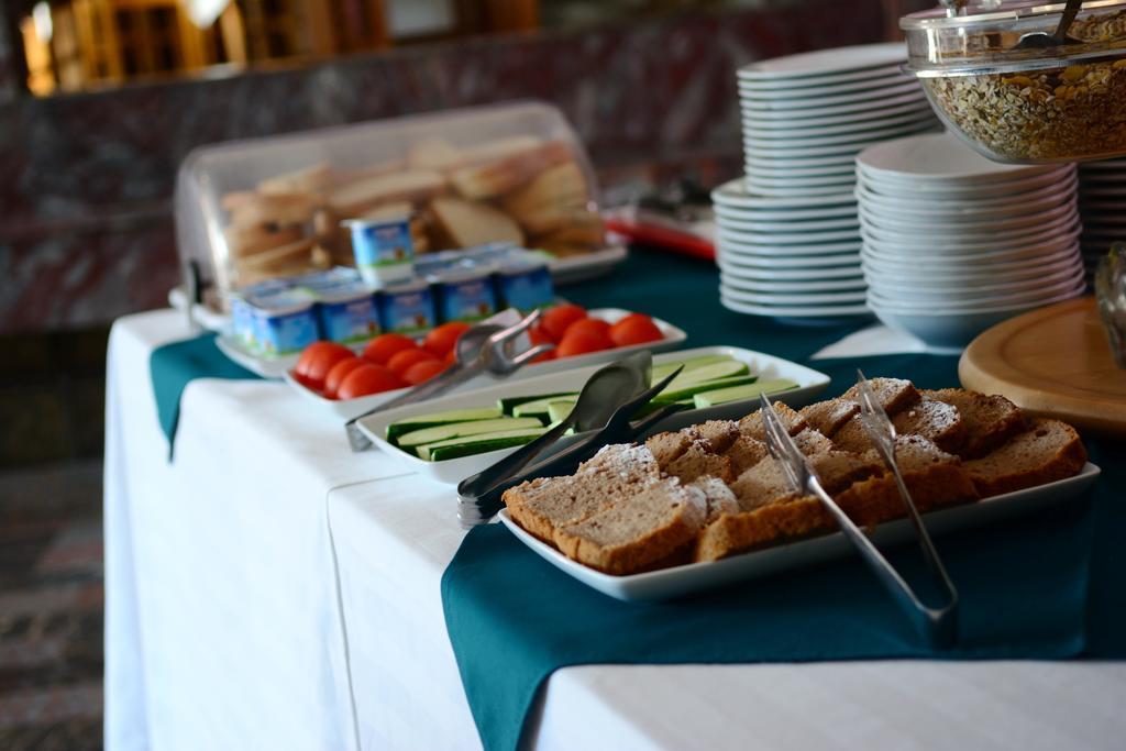 Hotel Select Tulcea Bagian luar foto
