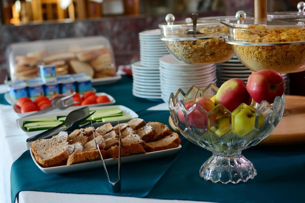 Hotel Select Tulcea Bagian luar foto