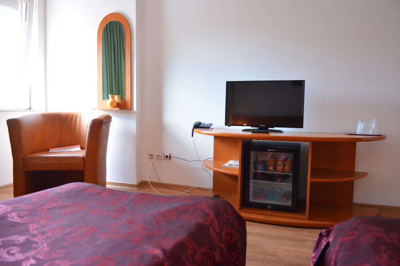 Hotel Select Tulcea Bagian luar foto