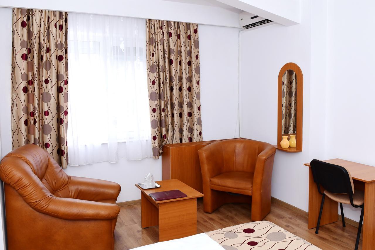 Hotel Select Tulcea Bagian luar foto
