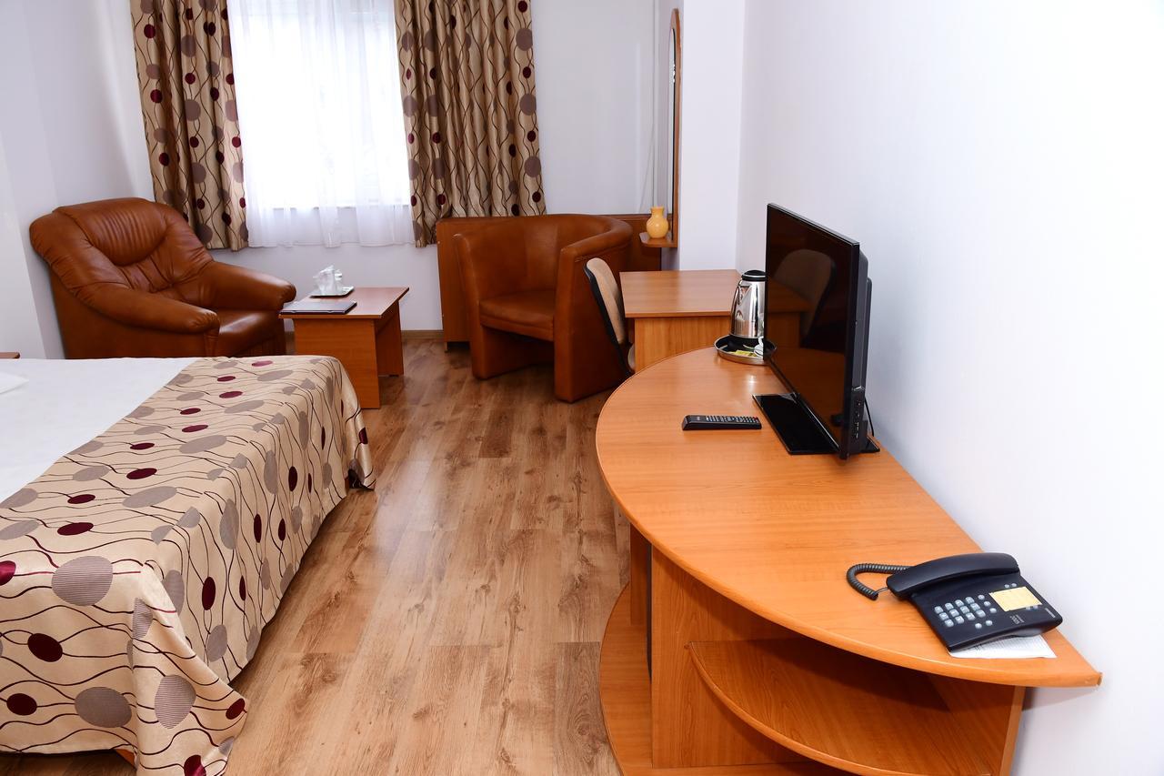 Hotel Select Tulcea Bagian luar foto