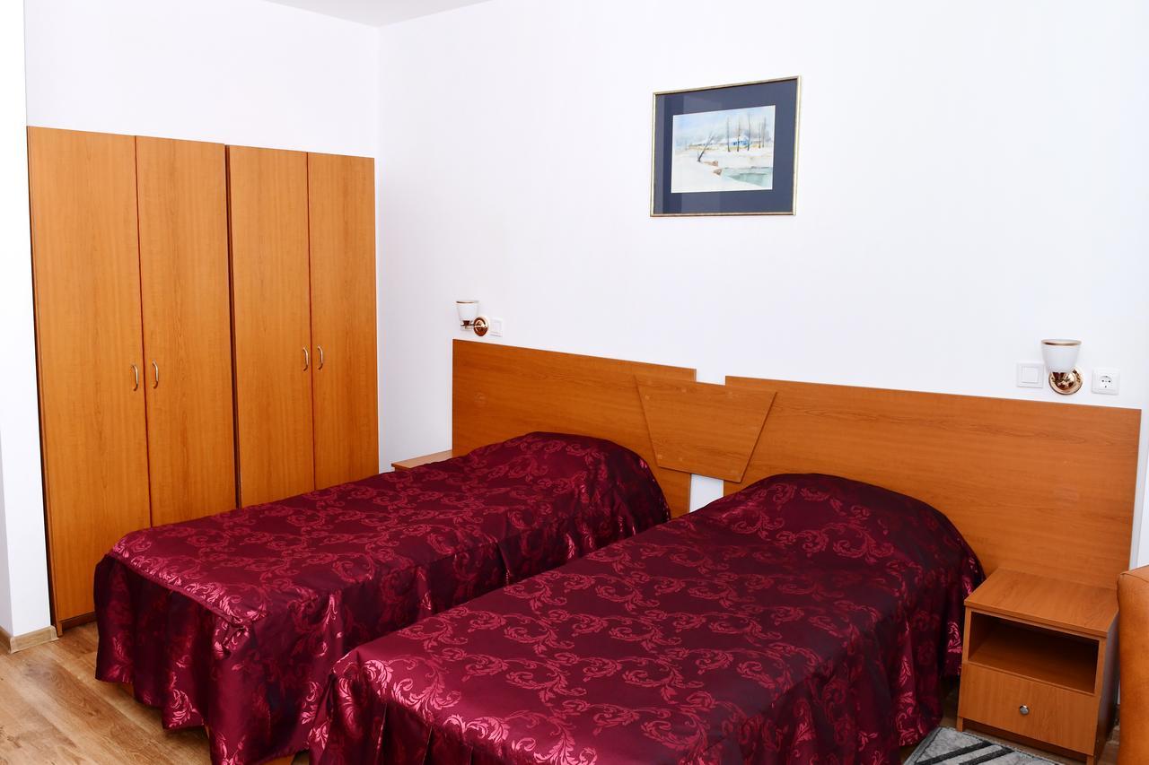 Hotel Select Tulcea Bagian luar foto