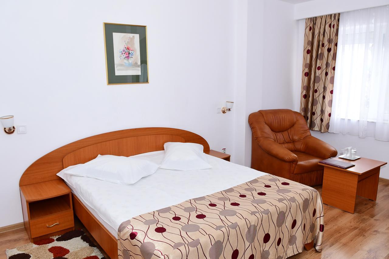 Hotel Select Tulcea Bagian luar foto